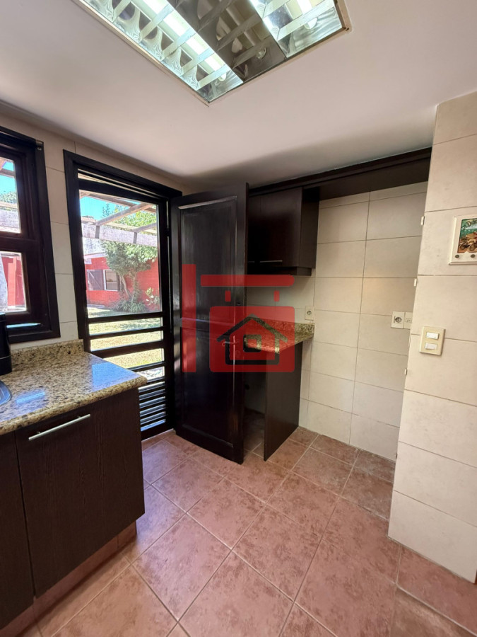 Casa ID.40 - Casa en Barrio Cantegril, Punta del Este