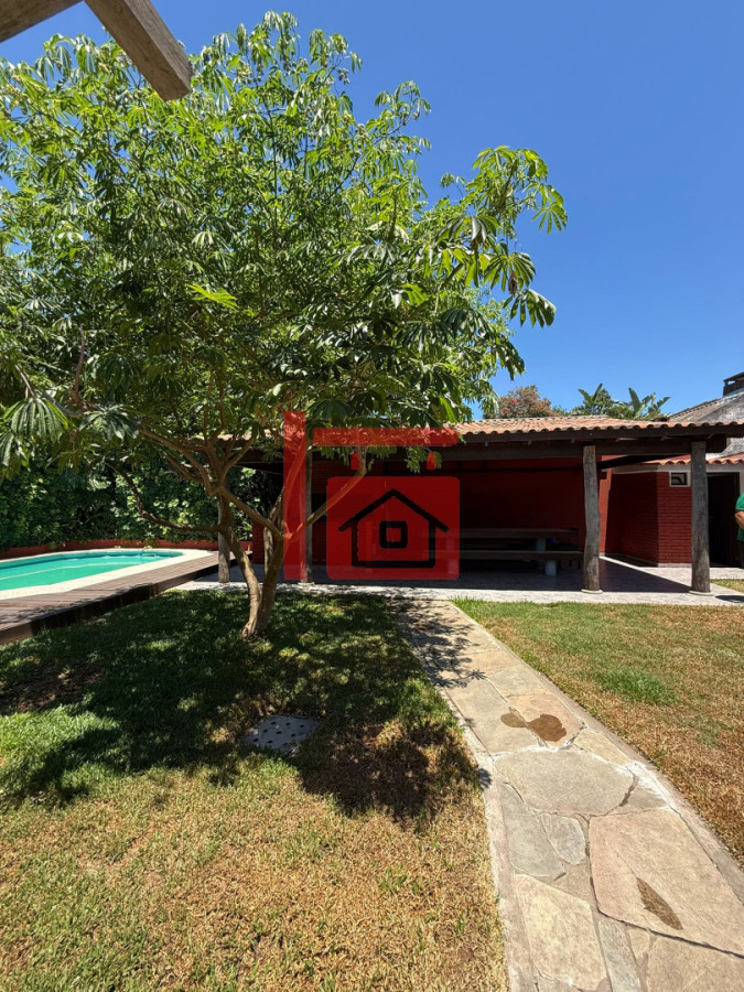 Casa ID.40 - Casa en Barrio Cantegril, Punta del Este