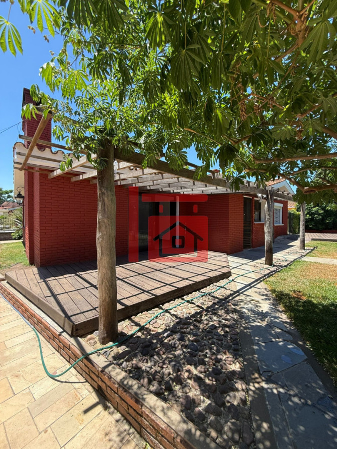 Casa ID.40 - Casa en Barrio Cantegril, Punta del Este