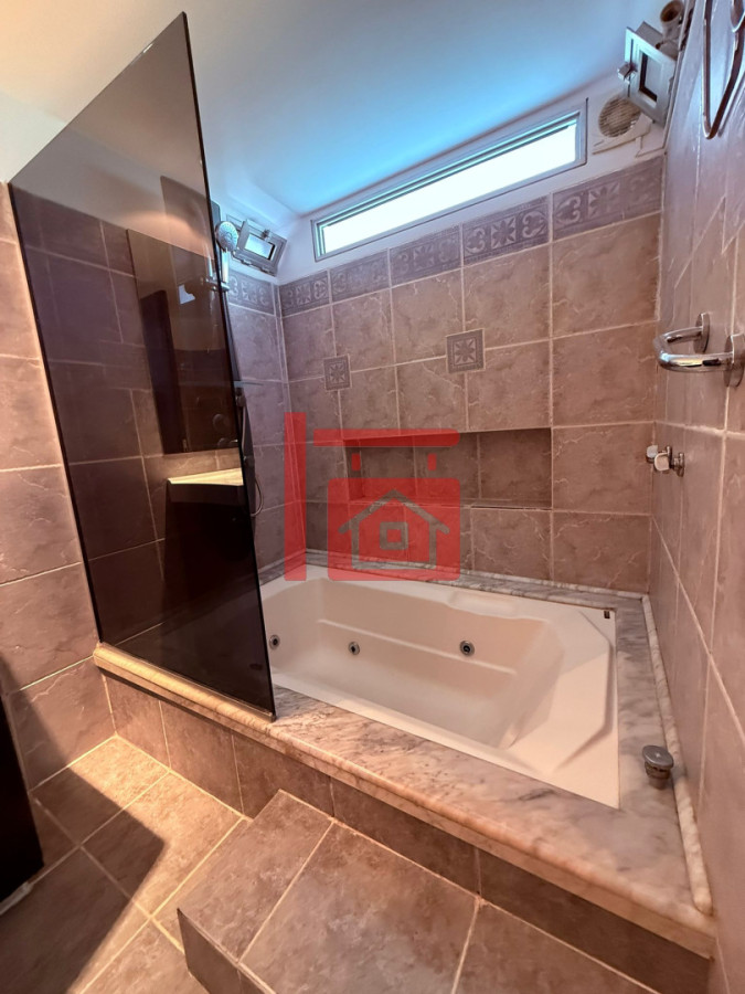 Casa ID.40 - Casa en Barrio Cantegril, Punta del Este