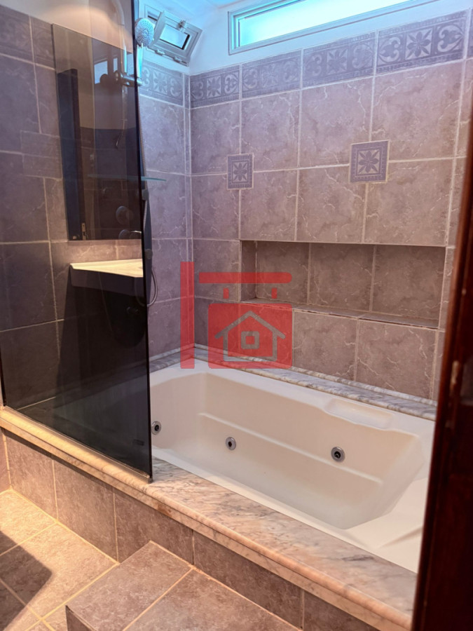 Casa ID.40 - Casa en Barrio Cantegril, Punta del Este