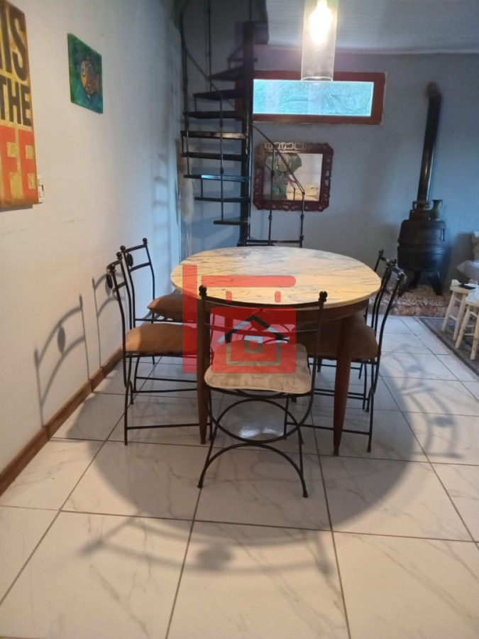 Casa ID.1 - Casa familiar roja en Solanas