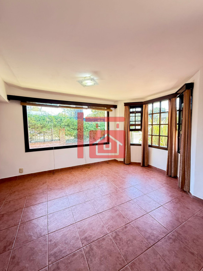 Casa ID.40 - Casa en Barrio Cantegril, Punta del Este