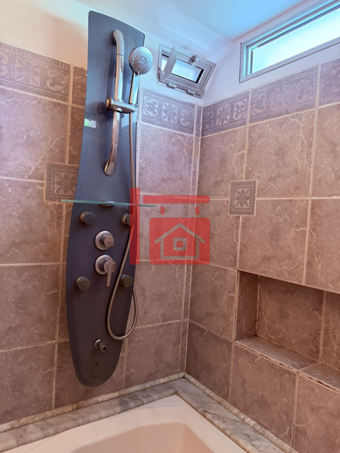 Casa ID.40 - Casa en Barrio Cantegril, Punta del Este