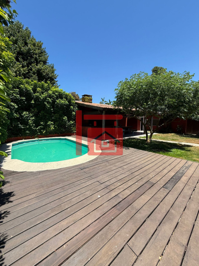 Casa ID.40 - Casa en Barrio Cantegril, Punta del Este