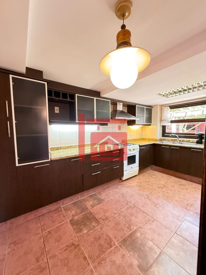 Casa ID.40 - Casa en Barrio Cantegril, Punta del Este