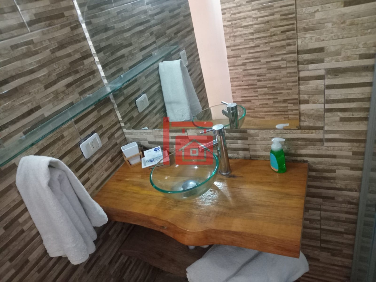 Casa ID.1 - Casa familiar roja en Solanas