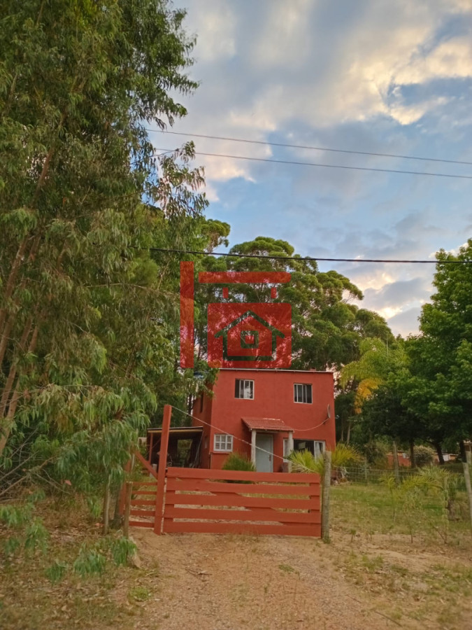 Casa ID.1 - Casa familiar roja en Solanas