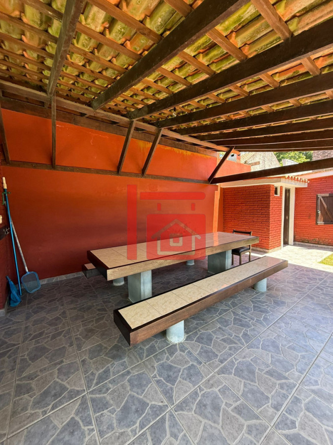 Casa ID.40 - Casa en Barrio Cantegril, Punta del Este