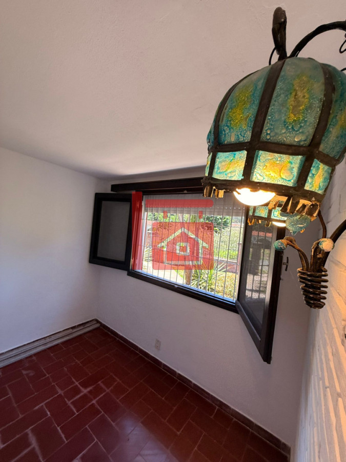 Casa ID.40 - Casa en Barrio Cantegril, Punta del Este