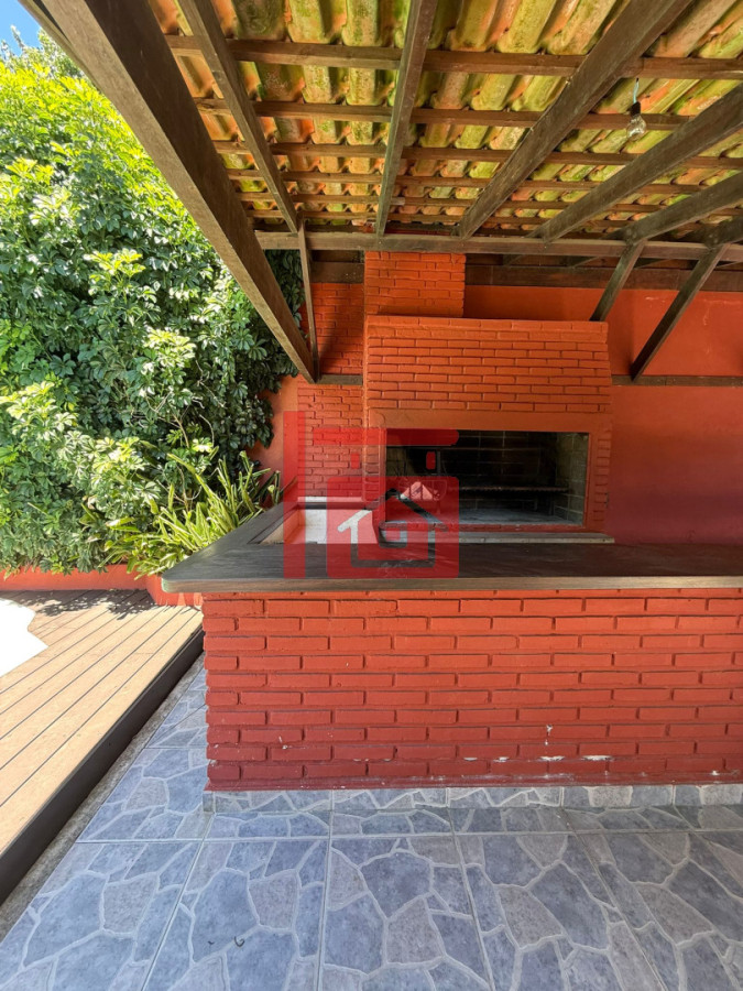 Casa ID.40 - Casa en Barrio Cantegril, Punta del Este