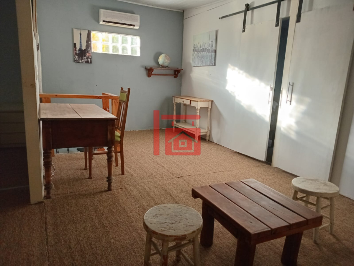 Casa ID.1 - Casa familiar roja en Solanas