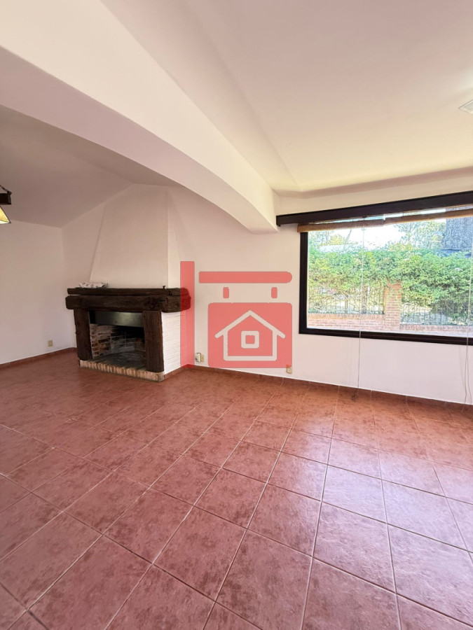 Casa ID.40 - Casa en Barrio Cantegril, Punta del Este