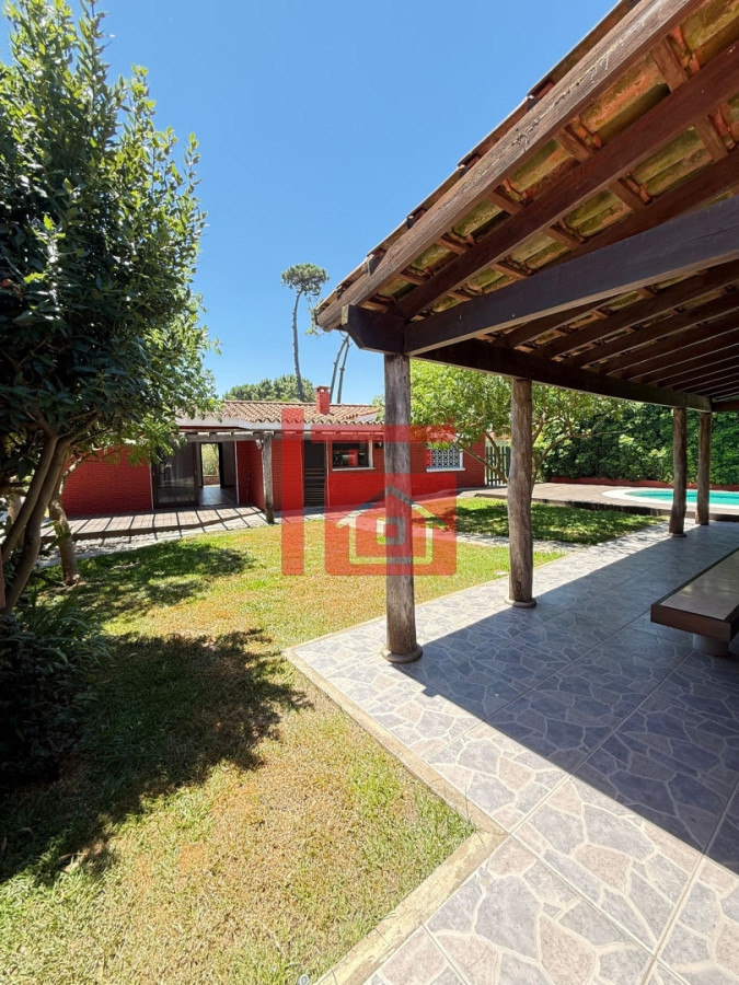 Casa ID.40 - Casa en Barrio Cantegril, Punta del Este