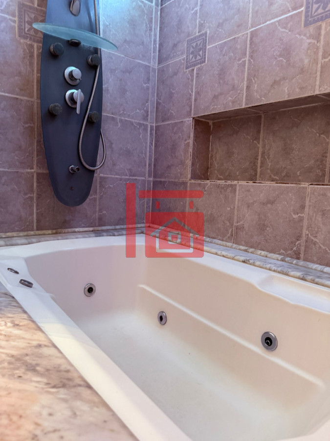 Casa ID.40 - Casa en Barrio Cantegril, Punta del Este