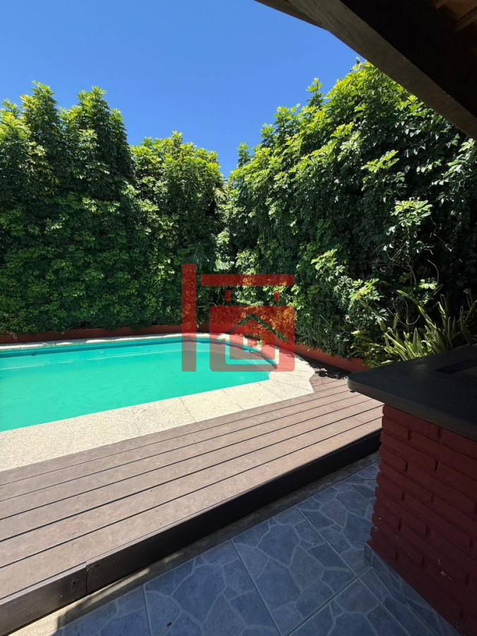 Casa ID.40 - Casa en Barrio Cantegril, Punta del Este