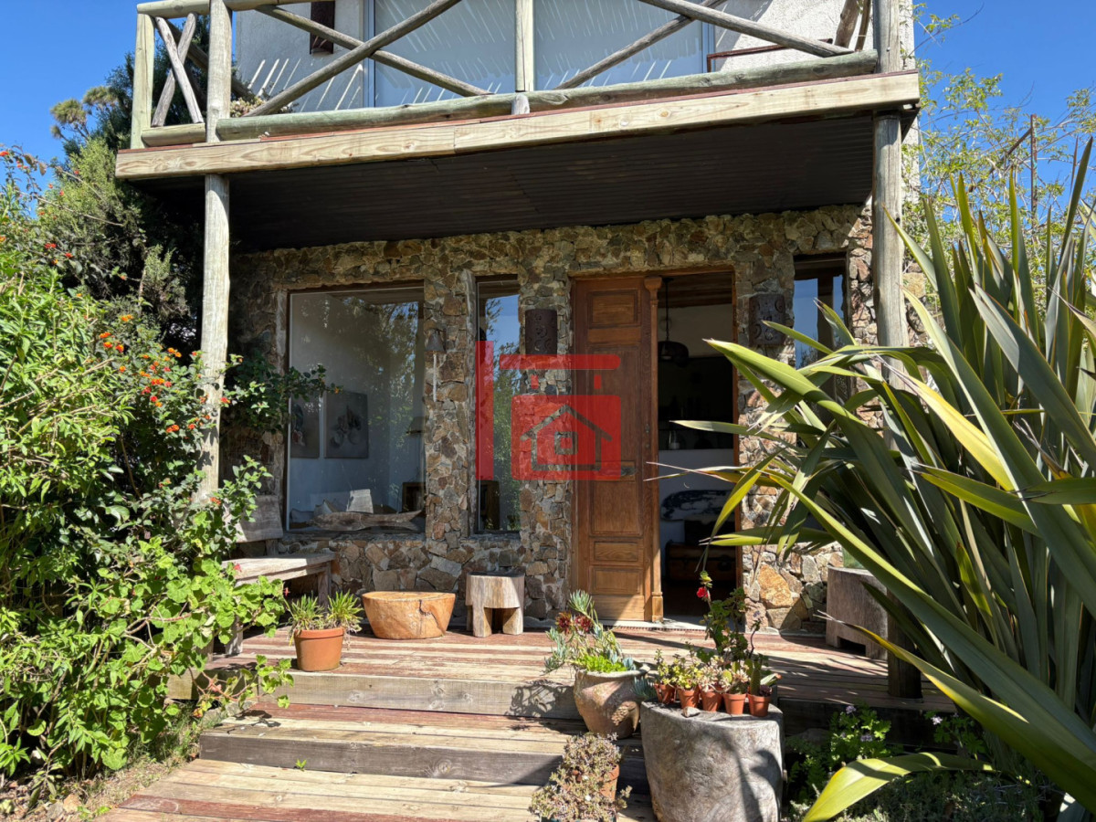 Casa ID.143 - Casa de dos dormitorios en La Barra, a 300m de La Posta