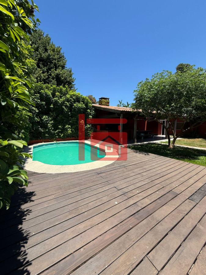 Casa ID.40 - Casa en Barrio Cantegril, Punta del Este