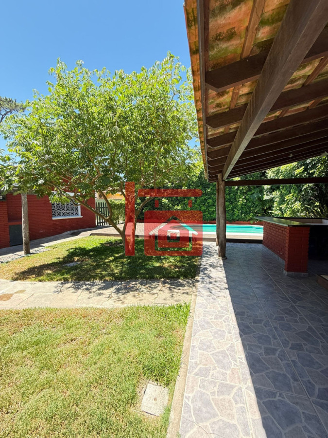 Casa ID.40 - Casa en Barrio Cantegril, Punta del Este