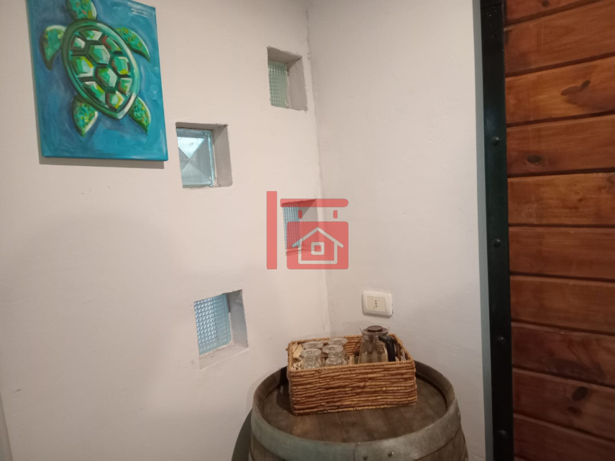 Casa ID.1 - Casa familiar roja en Solanas