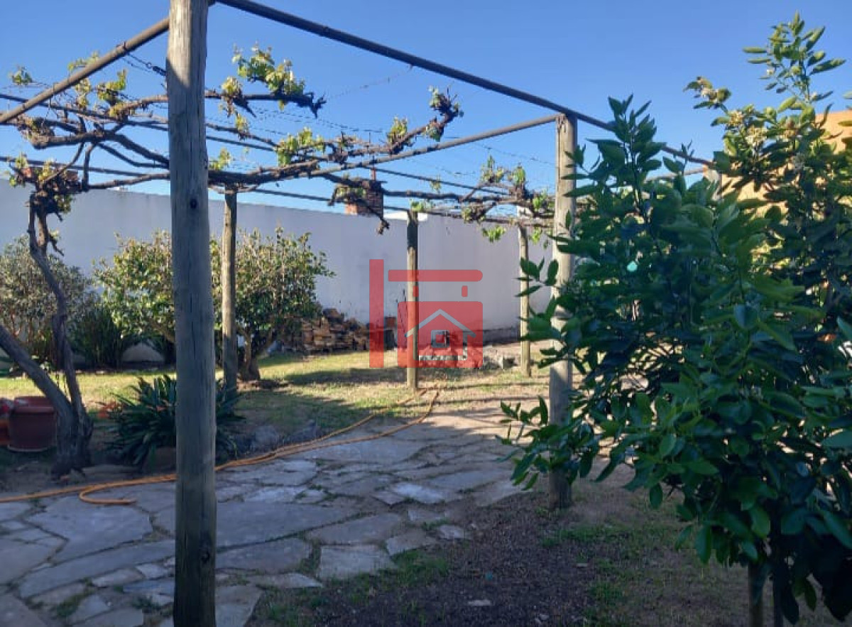 Casa ID.219 - Se alquila anual . Casa en barrio Ipora Maldonado 