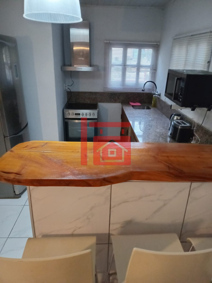 Casa ID.1 - Casa familiar roja en Solanas