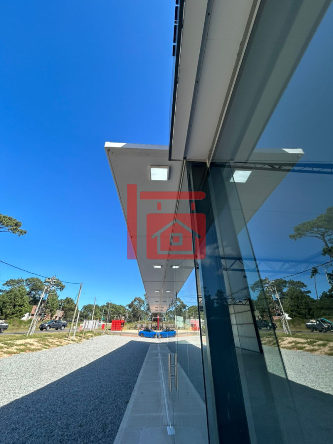 Local Comercial ID.878 - SE ALQUILA Impresionante local 