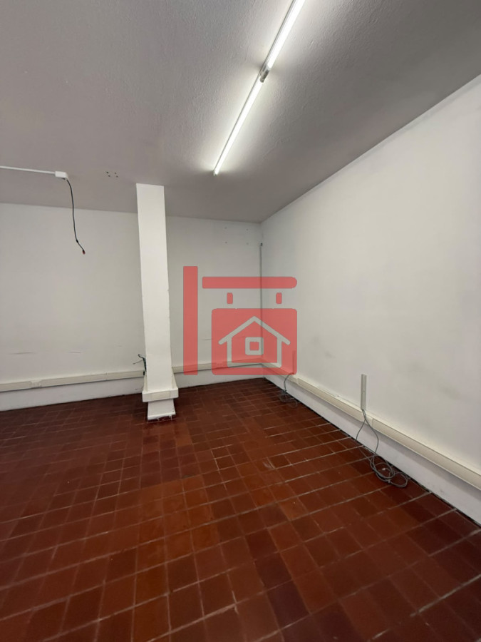 Local Comercial ID.918 - Se vende/alquila local en centro de Maldonado