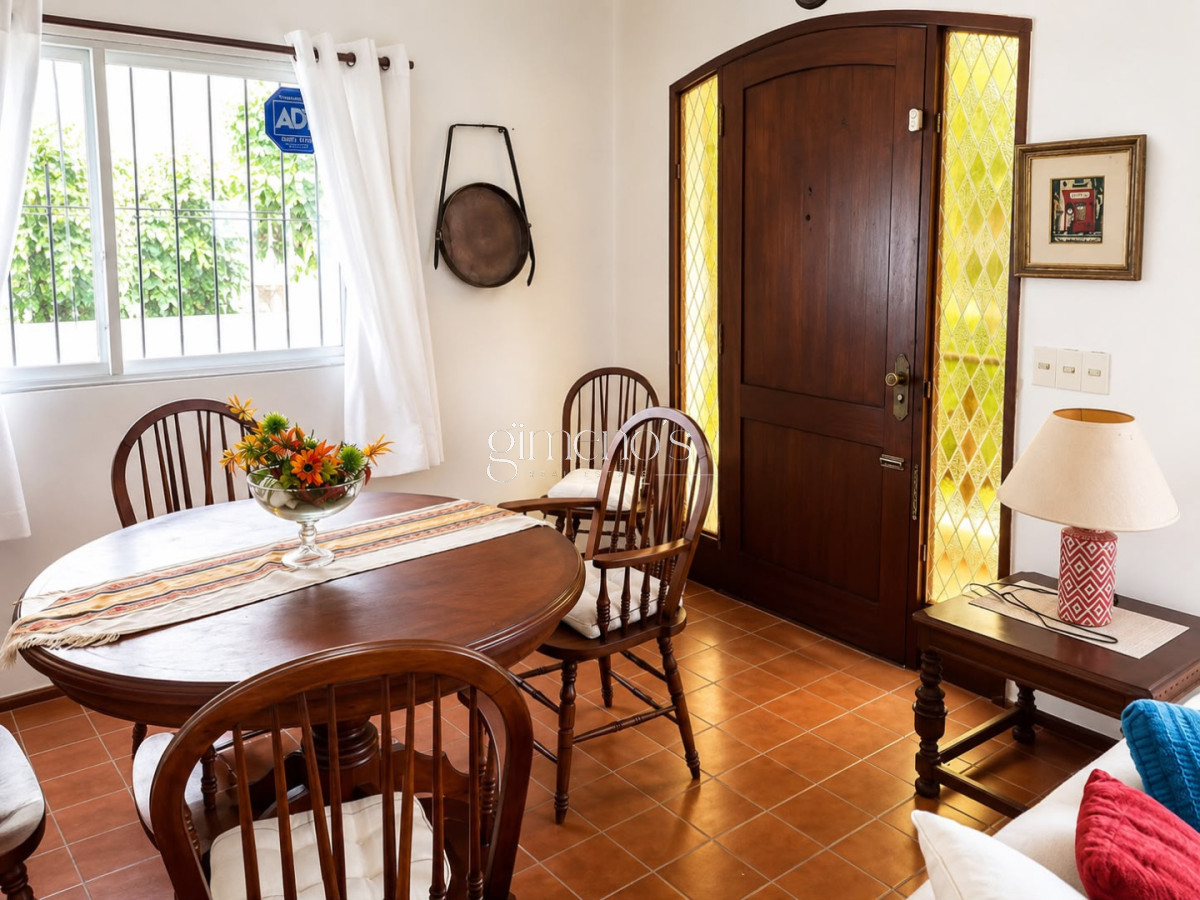 Casa ID.1565 - Casa en Venta, 6 dormitorios, Punta del este - Cantegril 