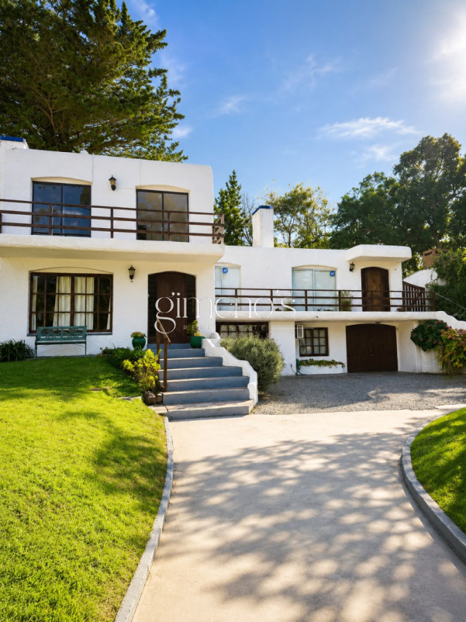 Casa ID.1565 - Casa en Venta, 6 dormitorios, Punta del este - Cantegril 