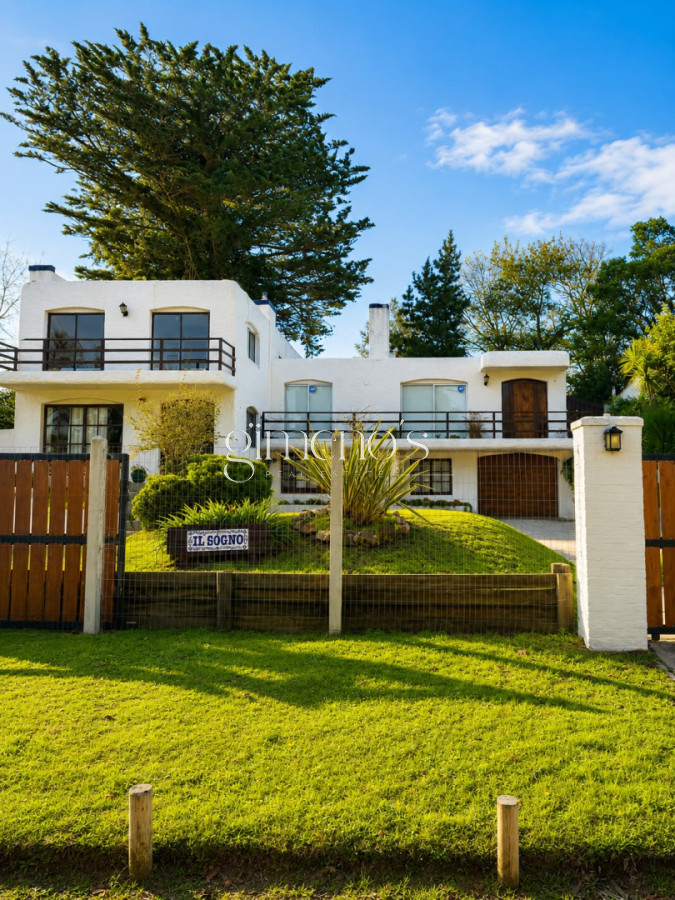 Casa ID.1565 - Casa en Venta, 6 dormitorios, Punta del este - Cantegril 