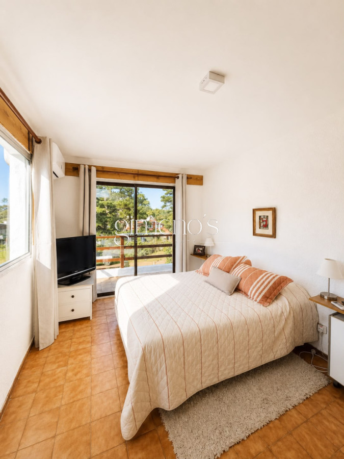Casa ID.1565 - Casa en Venta, 6 dormitorios, Punta del este - Cantegril 