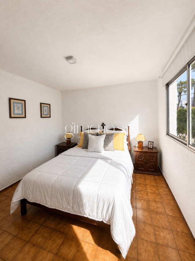 Casa ID.1565 - Casa en Venta, 6 dormitorios, Punta del este - Cantegril 