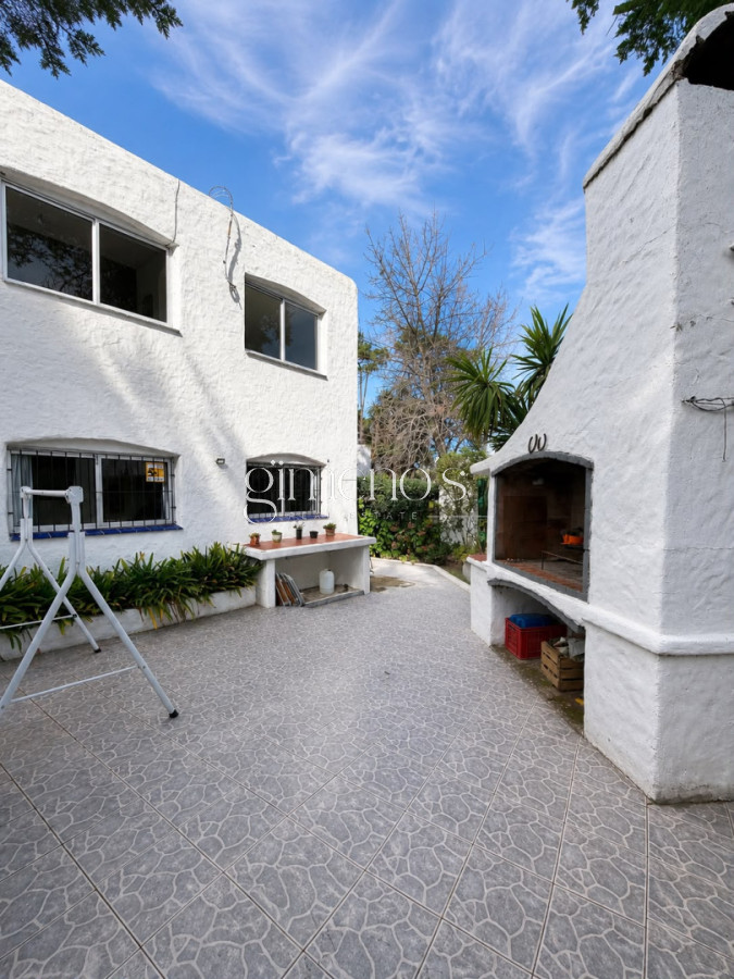 Casa ID.1565 - Casa en Venta, 6 dormitorios, Punta del este - Cantegril 