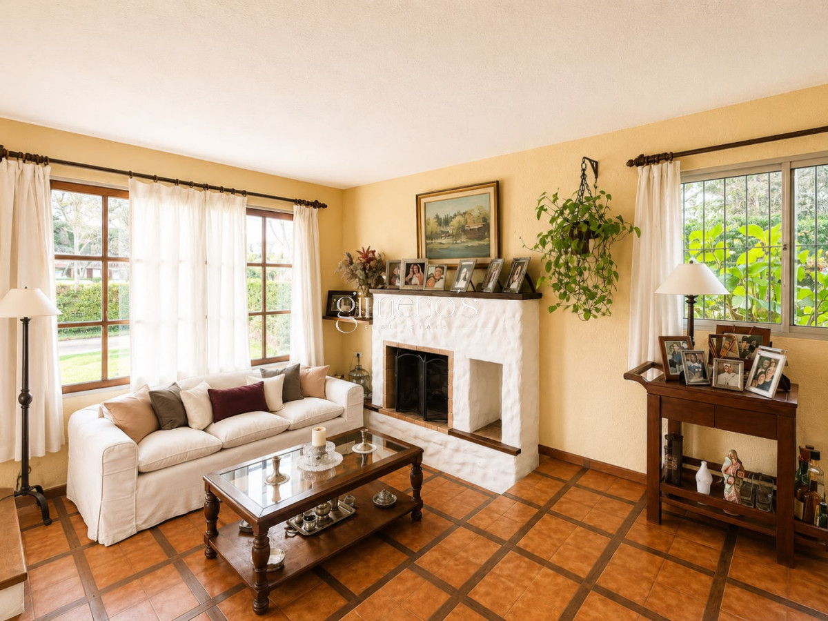 Casa ID.1565 - Casa en Venta, 6 dormitorios, Punta del este - Cantegril 