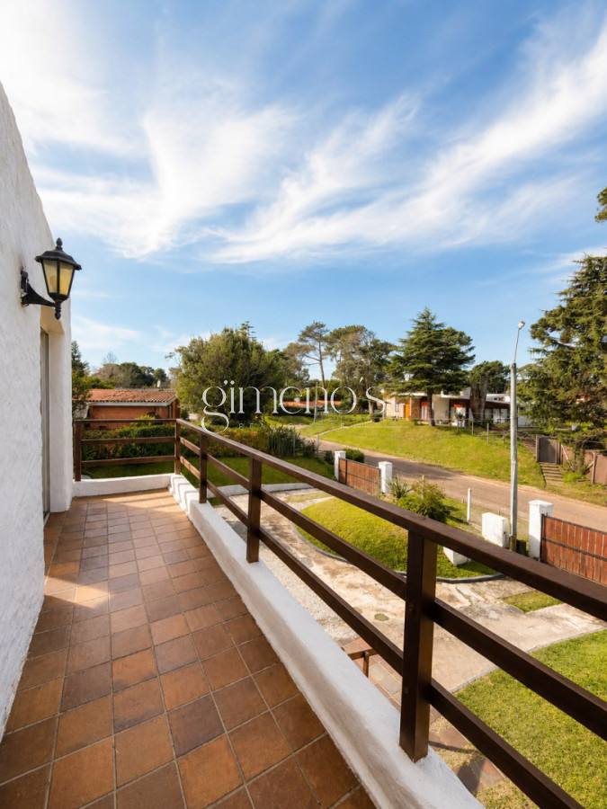 Casa ID.1565 - Casa en Venta, 6 dormitorios, Punta del este - Cantegril 