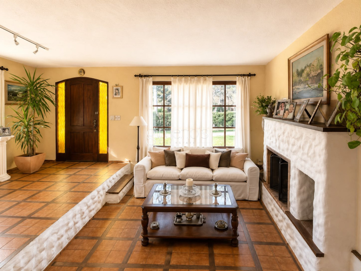 Casa ID.1565 - Casa en Venta, 6 dormitorios, Punta del este - Cantegril 