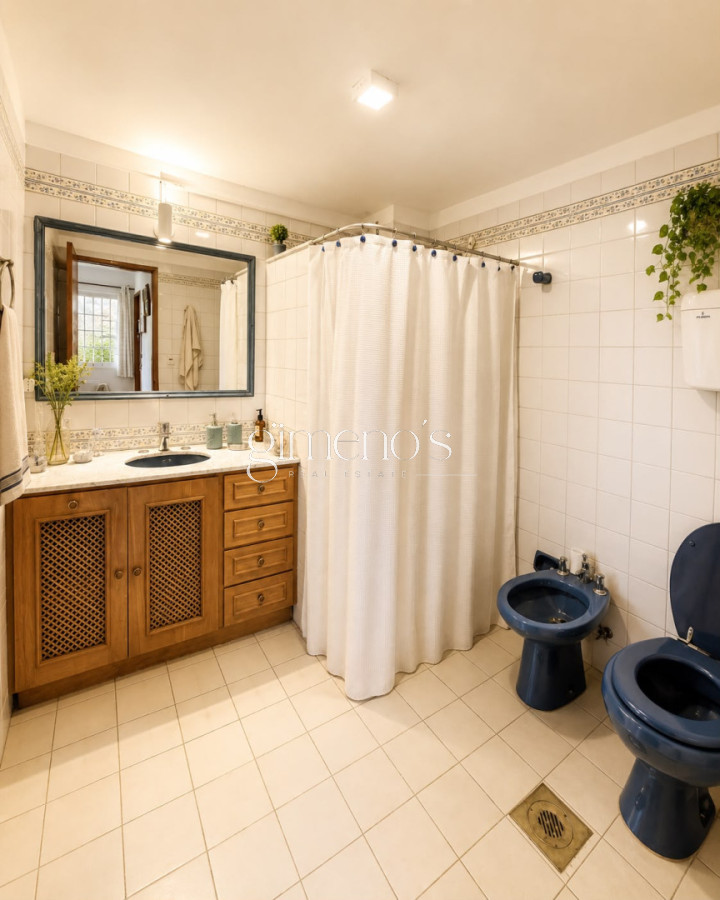 Casa ID.1565 - Casa en Venta, 6 dormitorios, Punta del este - Cantegril 