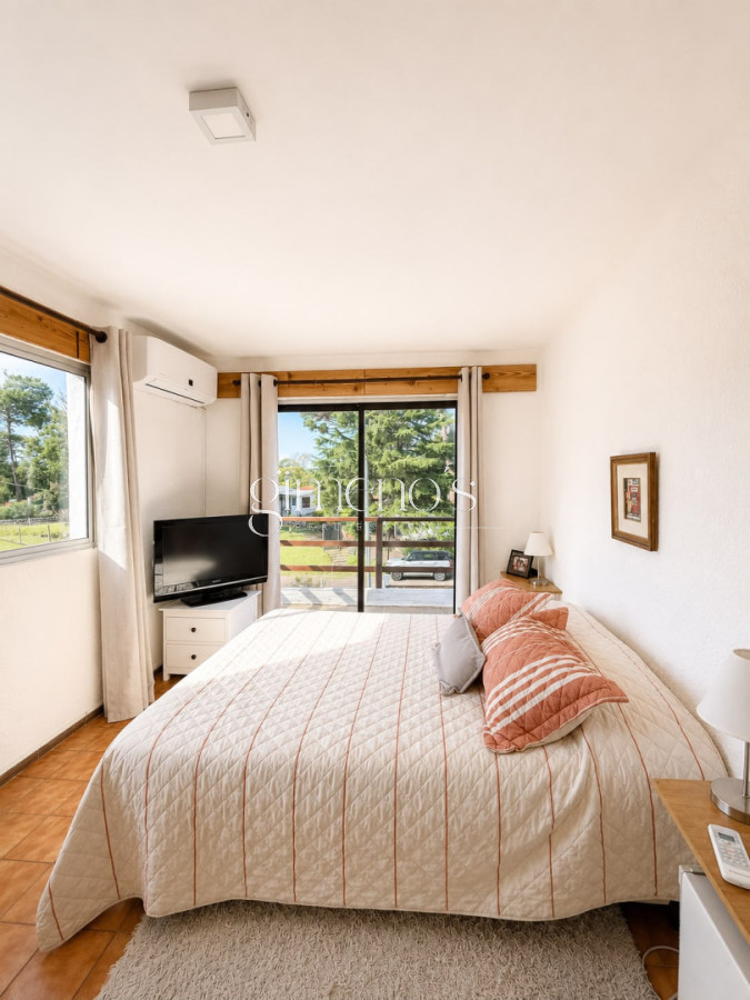 Casa ID.1565 - Casa en Venta, 6 dormitorios, Punta del este - Cantegril 