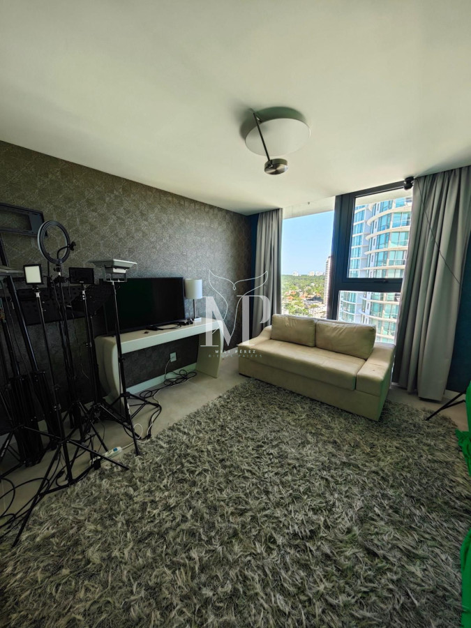 Apartamento ID.11 - Venetian en venta, 4 suites frente al mar