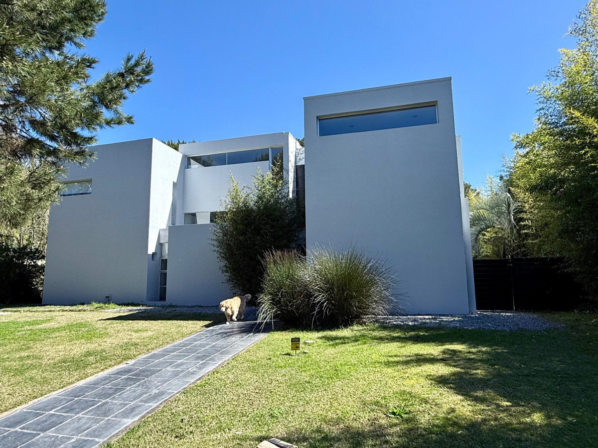 Casa Moderna con Piscina, 4 dorm 4 baños. Punta del Este