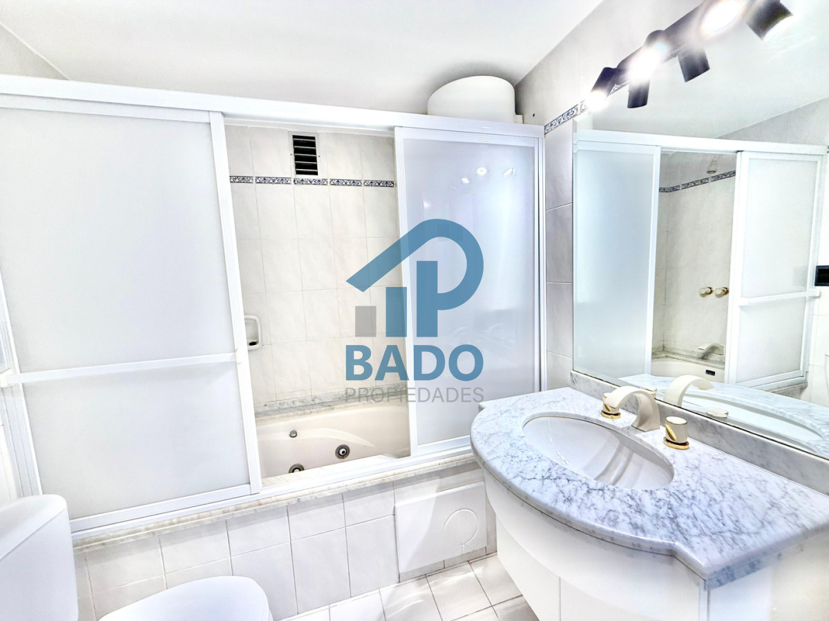 Apartamento ID.111 - Apartamento en Venta Punta del Este  Long Beach 2 dormitorios y medio a 300 mt del mar