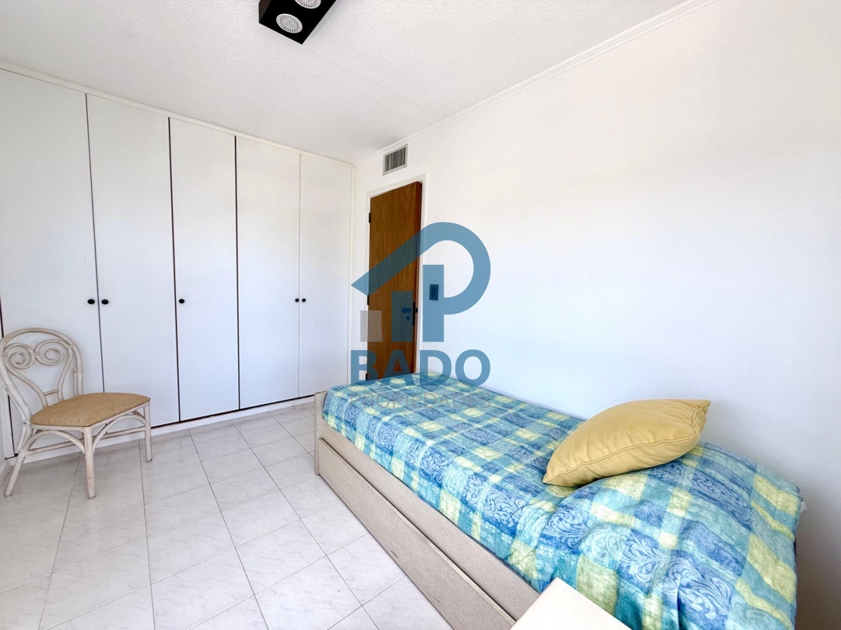 Apartamento ID.111 - Apartamento en Venta Punta del Este  Long Beach 2 dormitorios y medio a 300 mt del mar