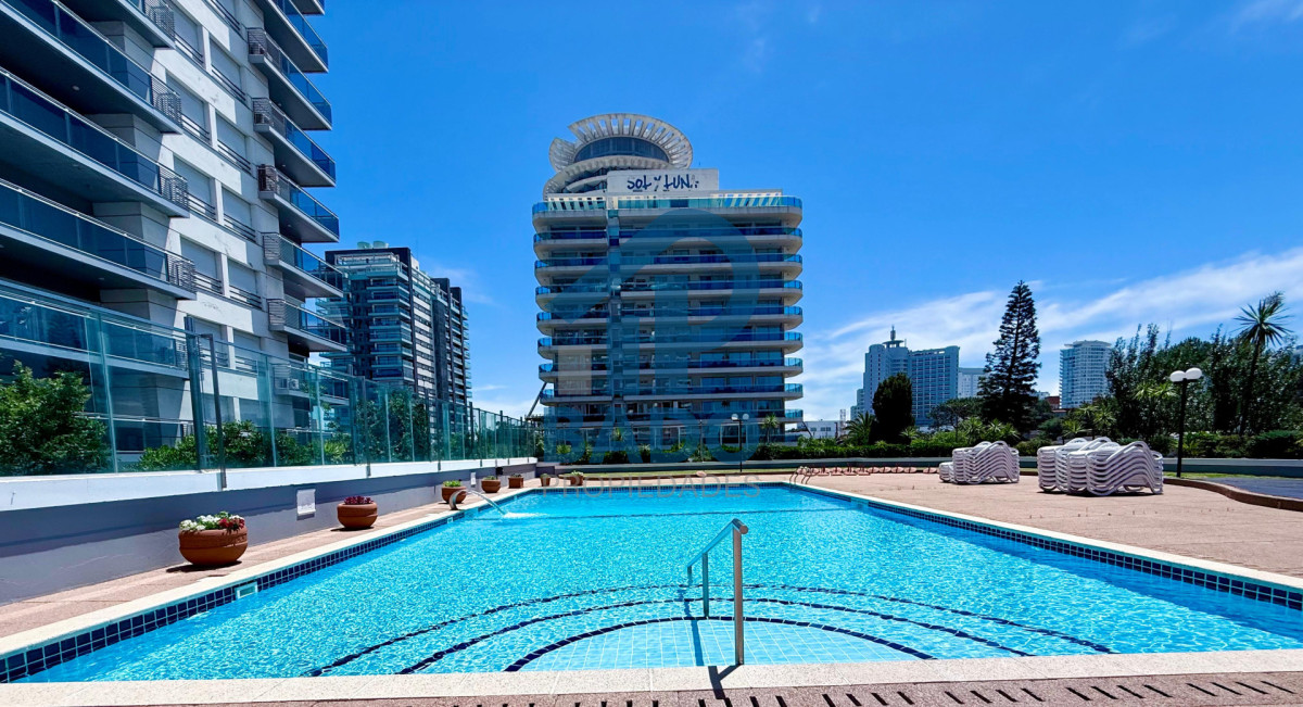 Apartamento ID.111 - Apartamento en Venta Punta del Este  Long Beach 2 dormitorios y medio a 300 mt del mar