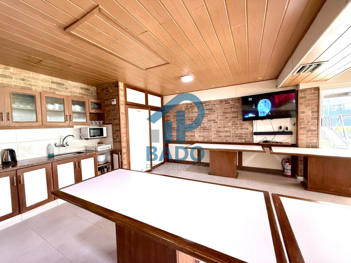 Apartamento ID.111 - Apartamento en Venta Punta del Este  Long Beach 2 dormitorios y medio a 300 mt del mar