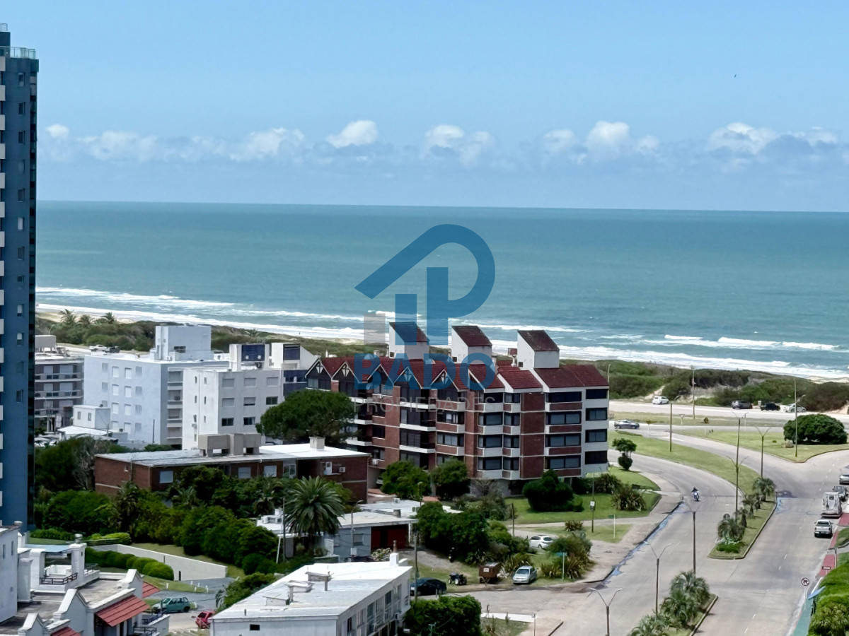 Apartamento ID.111 - Apartamento en Venta Punta del Este  Long Beach 2 dormitorios y medio a 300 mt del mar