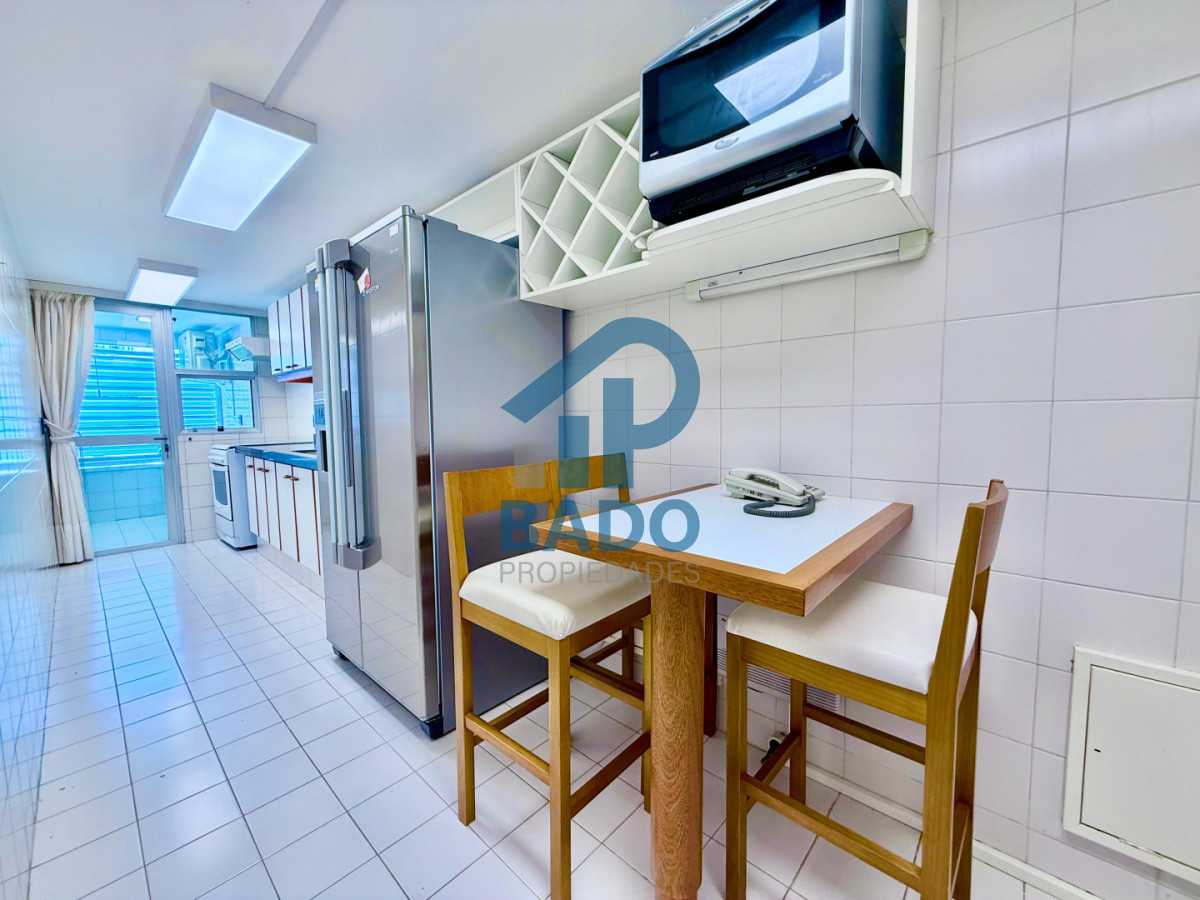 Apartamento ID.111 - Apartamento en Venta Punta del Este  Long Beach 2 dormitorios y medio a 300 mt del mar