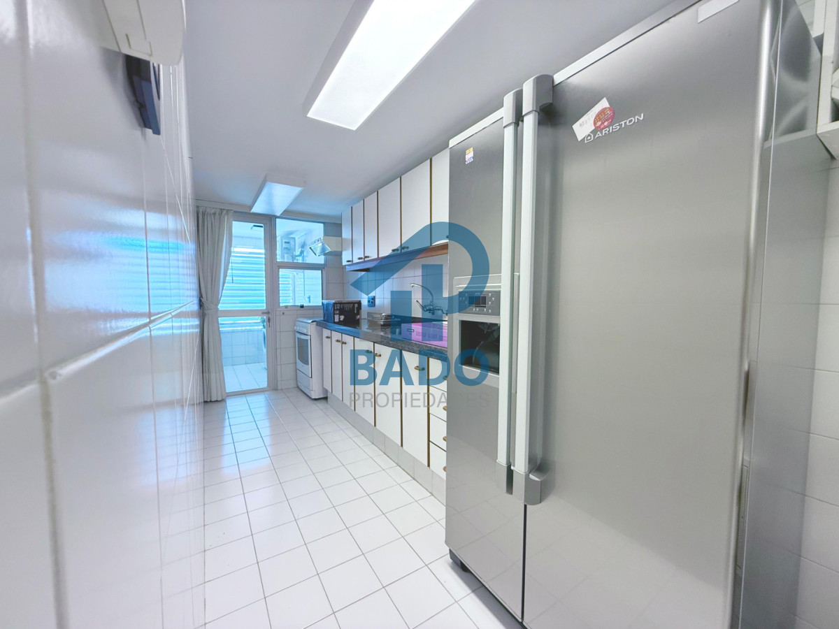 Apartamento ID.111 - Apartamento en Venta Punta del Este  Long Beach 2 dormitorios y medio a 300 mt del mar