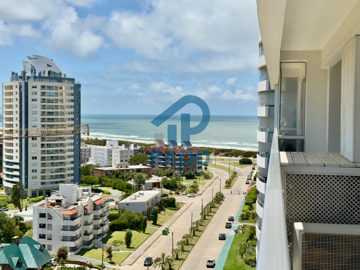 Apartamento ID.111 - Apartamento en Venta Punta del Este  Long Beach 2 dormitorios y medio a 300 mt del mar