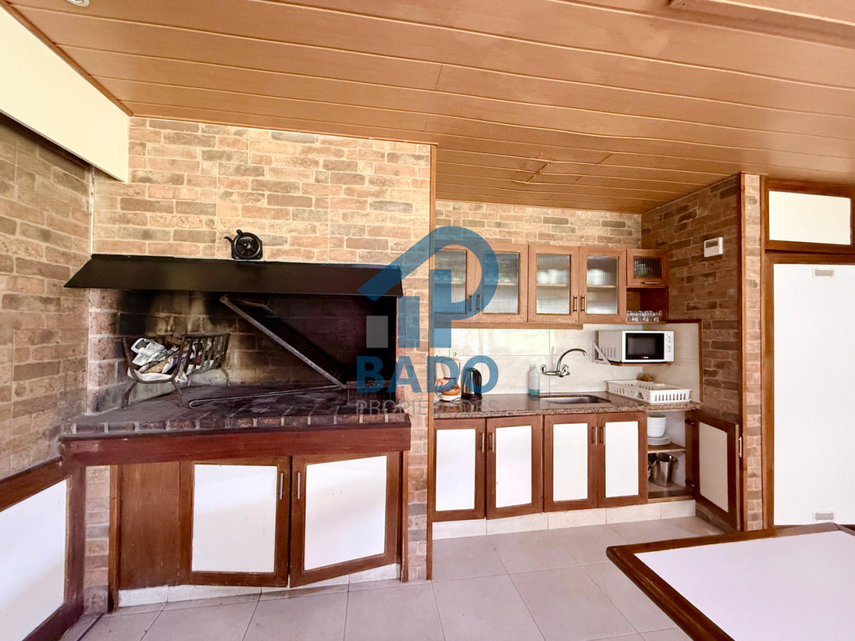 Apartamento ID.111 - Apartamento en Venta Punta del Este  Long Beach 2 dormitorios y medio a 300 mt del mar